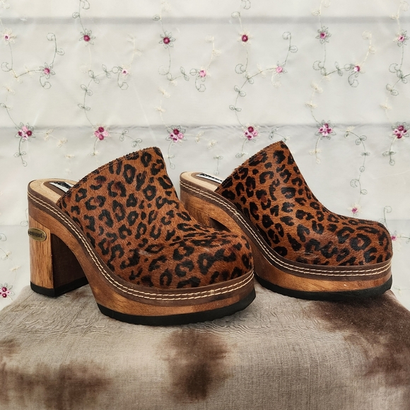 Leopard Print Platform Clogs - Picture 3 of 13